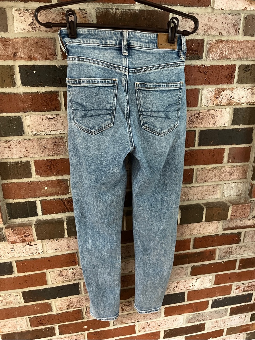 AMERICAN EAGLE Outfitters Light Blue Ripped Knee Mom Denim Jeans Size 000 - Picture 4 of 8